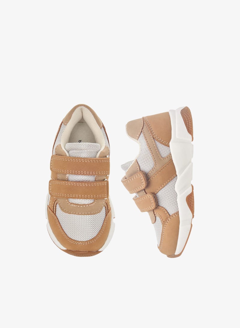 بيرفيت سنيكرز أولاد بنعل خارجي بنمط لوحات مع إغلاق بشريط لاصق - Image 2