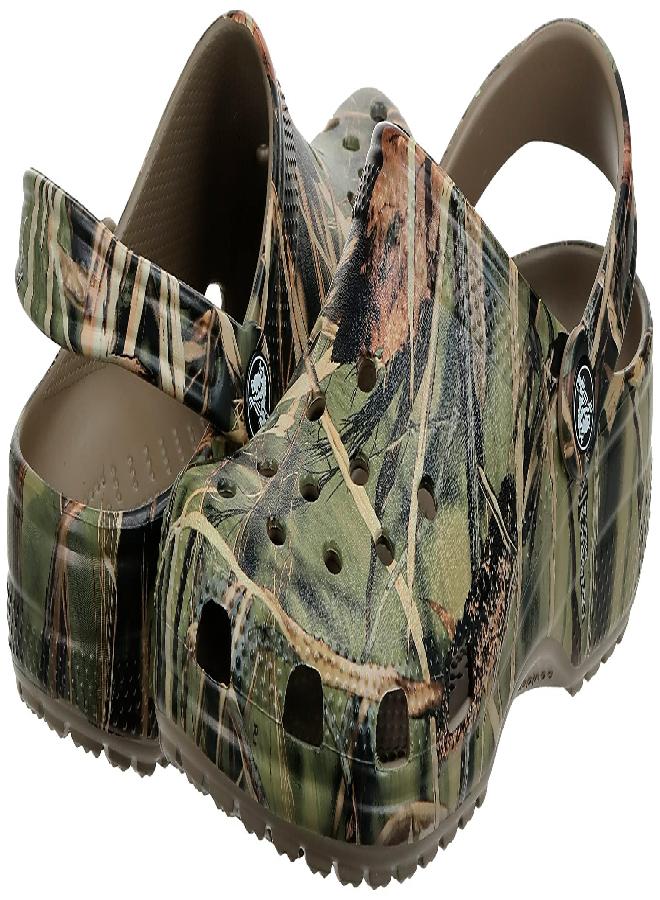 crocs Crocs Men's and Women's Classic Realtree Clog | Camo Shoes, Khaki, 14 Women/12 Men  - Image 3