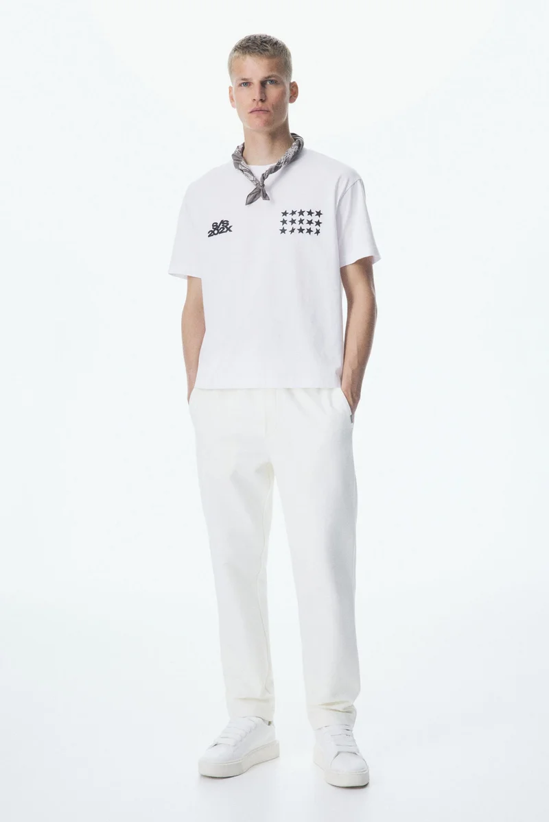 اتش اند ام تي-شيرت مطبوع بقصّة فضفاضة