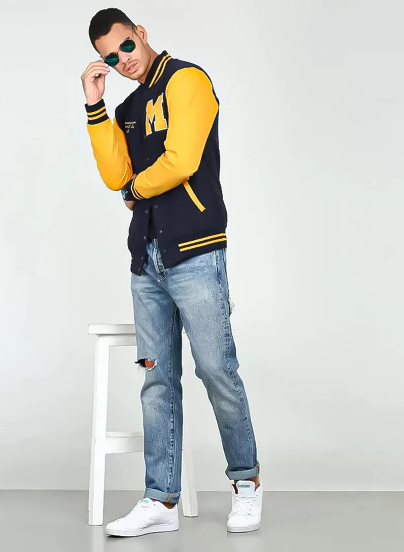 Campus Sutra Campussutra Men's Navy Blue and Yellow Zip-Front Jacket With Contrast Striped Hem For Casual Wear | Low-High Neck | Long Sleeve | Zipper Closure | Cotton Jacket Crafted With Comfort Fit For Everyday Wear