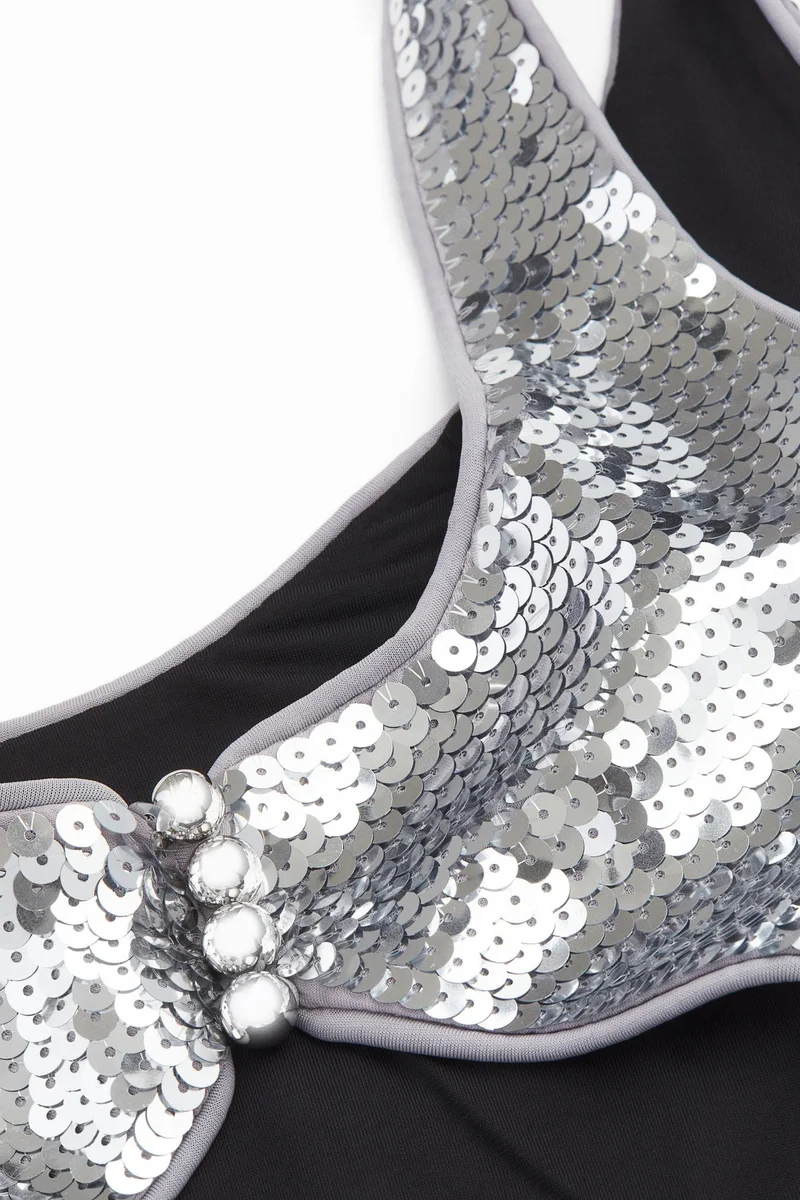 اتش اند ام فستان بتصميم واسع مزين بالترتر