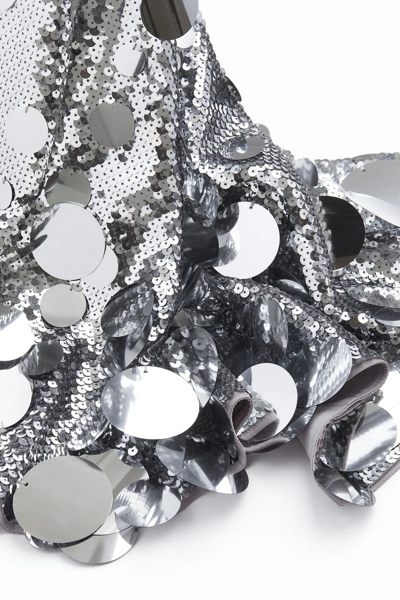 اتش اند ام فستان بتصميم واسع مزين بالترتر