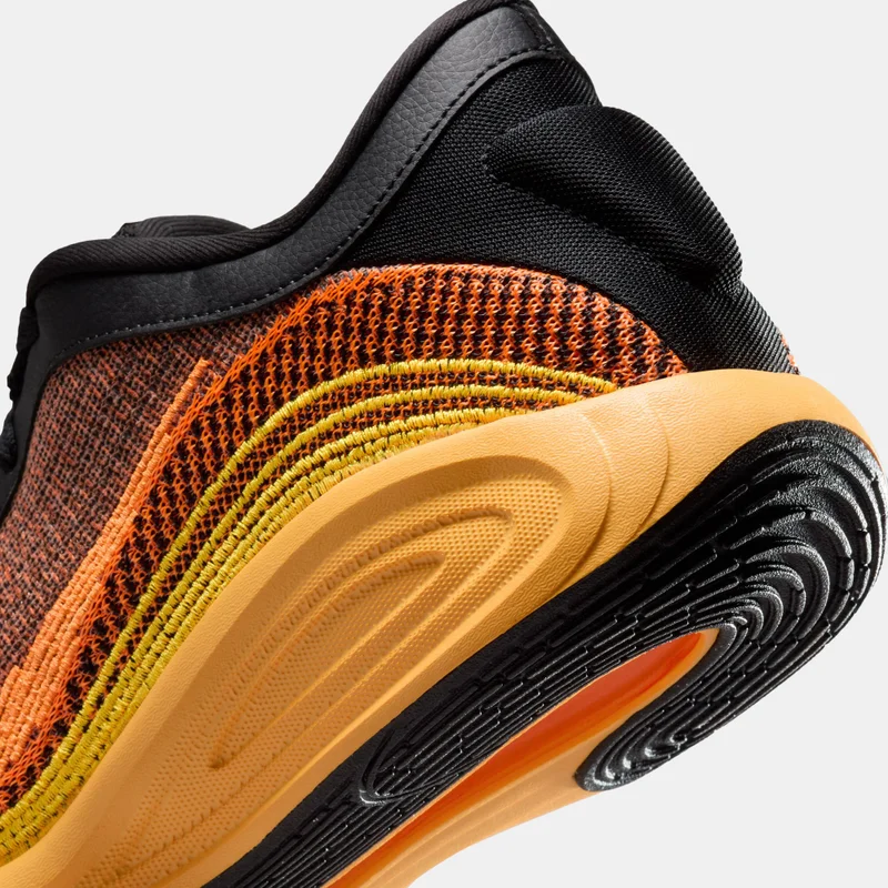 Nike Men's G.T. Hustle Academy Basketball Shoes