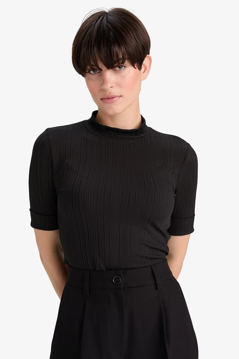 ديفاكتو Regular Fit Half Turtleneck Camisole Short Sleeve T-Shirt