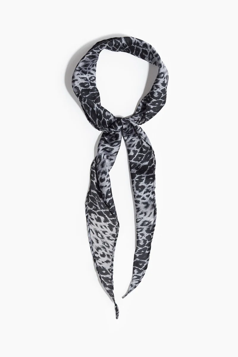 H&M Diamond-shaped scarf