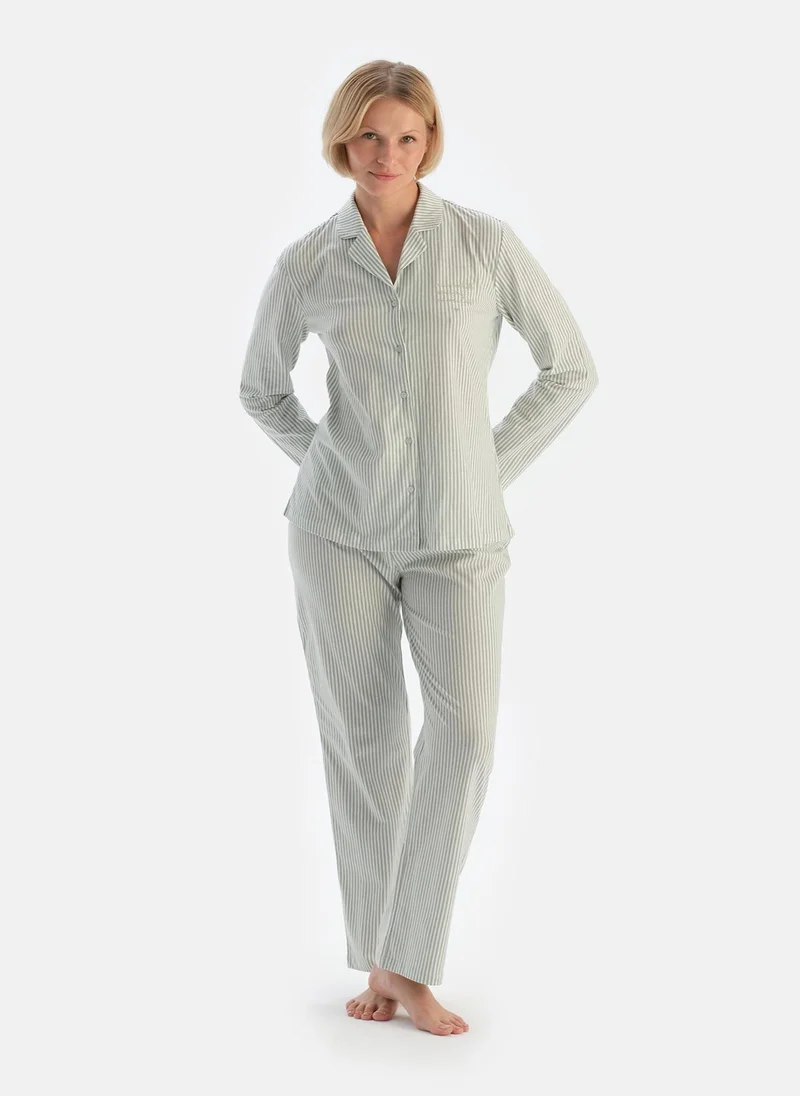 داجي Striped Shirt & Trousers Pajama Set Spread Collar Supreme Mid Rise Sleepwear