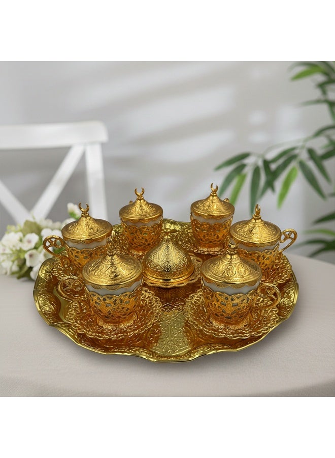 أكار طقم قهوة تركية فاخر لـ 6 أشخاص بالتراث العثماني الأنيق مع صحون، حوامل، أغطية فناجين، صينية وطبق مغطى للحلويات – باللون الذهبي الساحر – صناعة تركية - Image 3