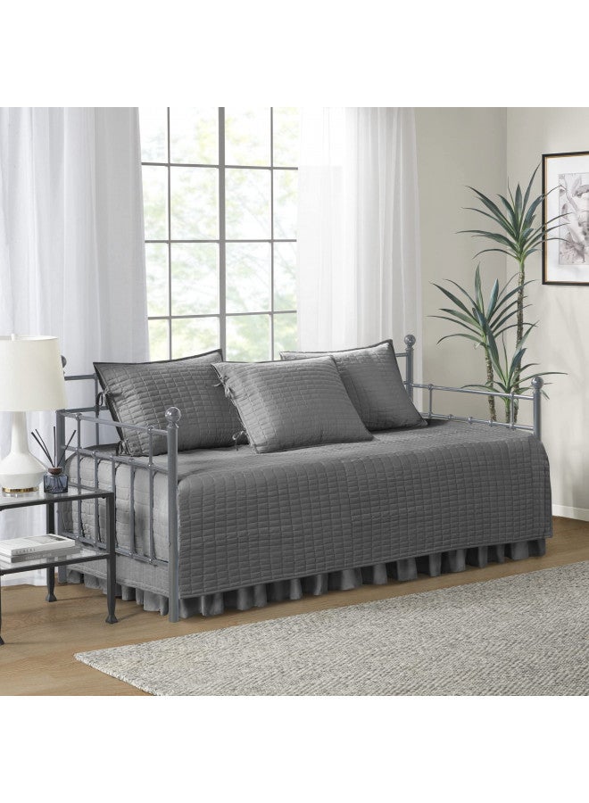 Comfort Spaces غطاء سرير يومي من Comfort Spaces - مزدوج الجوانب الفاخر - لحاف، بياضات مريحة لجميع الفصول مع تنورة السرير، وسائد متطابقة، 75'x39' رمادي فحمي 5 قطع - Image 1
