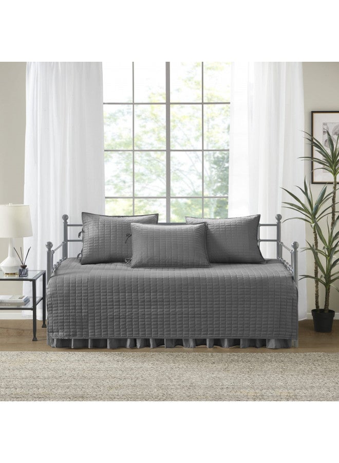 Comfort Spaces غطاء سرير يومي من Comfort Spaces - مزدوج الجوانب الفاخر - لحاف، بياضات مريحة لجميع الفصول مع تنورة السرير، وسائد متطابقة، 75'x39' رمادي فحمي 5 قطع - Image 3