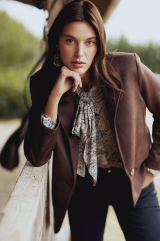 Woman Regular Fit Jacket Collar Suede Blazer - pzsku/Z4E11762DF96BEA9F7DDCZ/45/1748351715/c7bc17f1-e683-4c0b-8ec6-fdd769b960c7