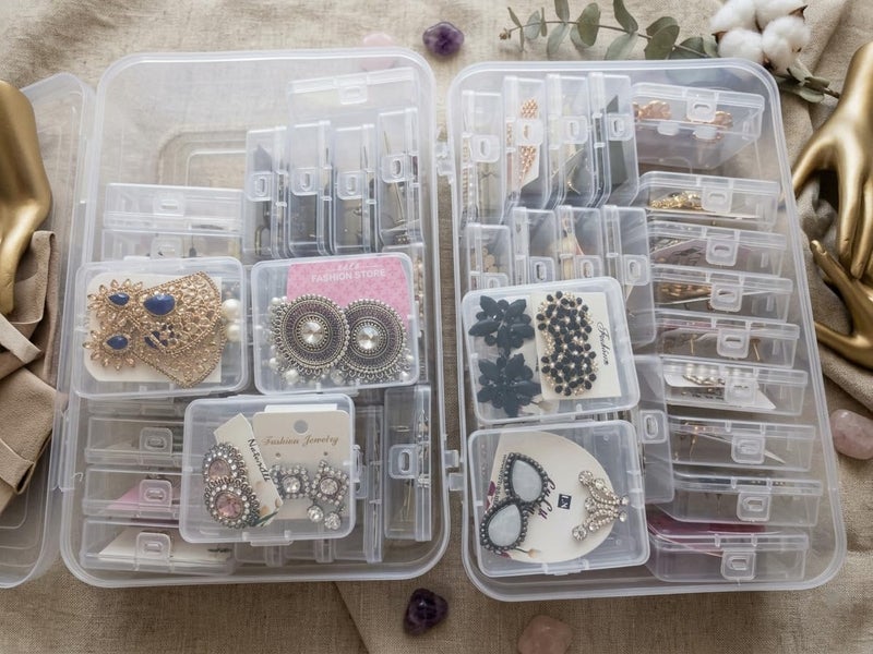 URBAA Plastic Storage Box Set, Clear Containers with Locking Lids, 25 Pieces, 1 Big Container with 24 Small Boxes for Jewellery, Pins and Beads - Image 4
