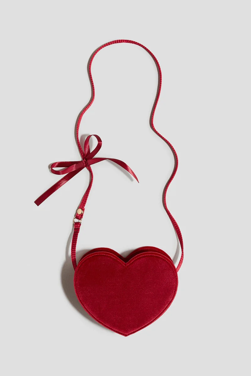 اتش اند ام حقيبة كتف بتصميم قلب