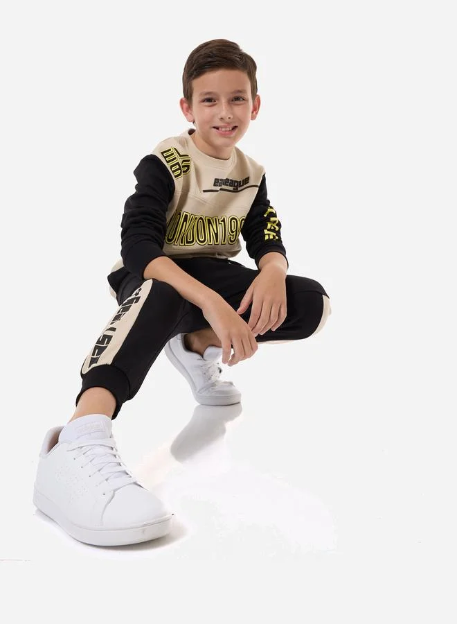 فكتور اند جين مجموعة من جوغر وسويت شيرت بقصة عادية