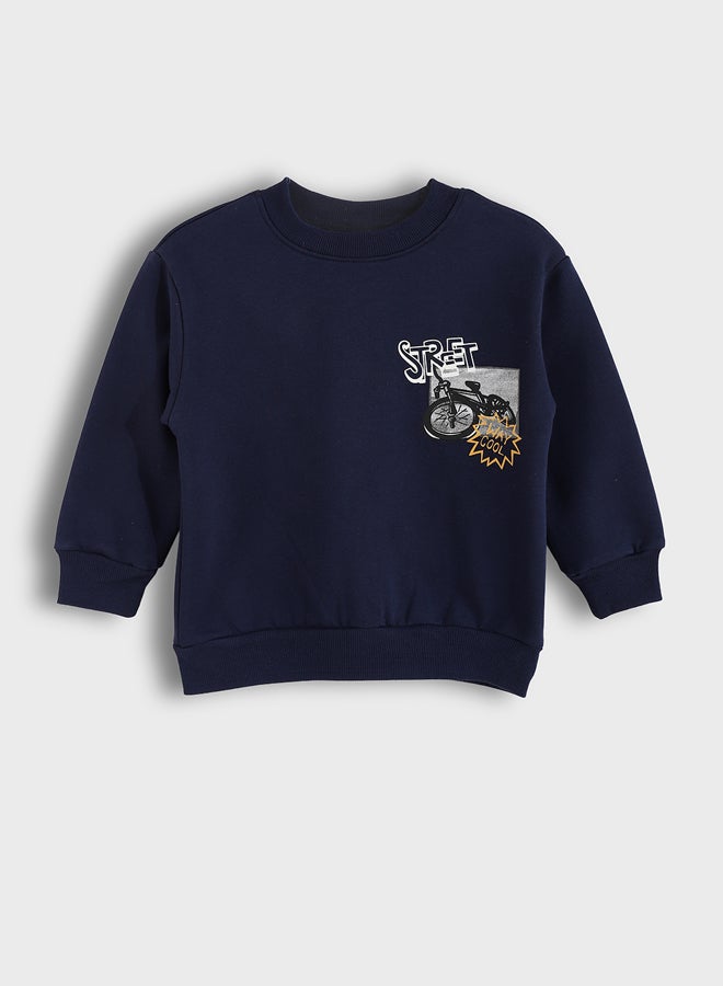 ال سي وايكيكي طقم أولادي مكوّن من سويتر وبنطال رياضي مطبوع (قطعتان) - Image 2