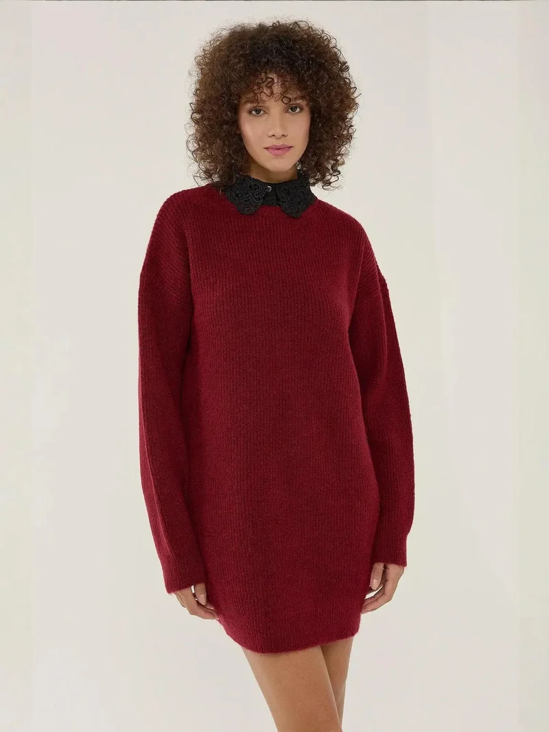 زوبعة فستان قصير محبوك بياقة دائرية