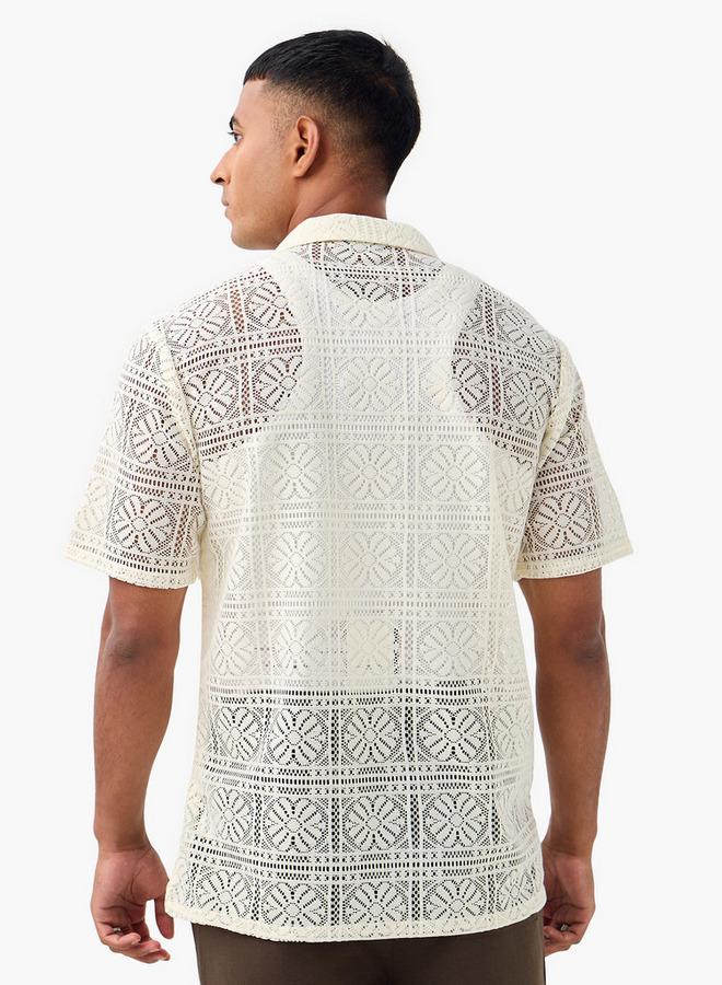 سبلاش فيڤ قميص بقصة عادية بياقة كامب وأكمام قصيرة بنسيج دانتيل - Image 3