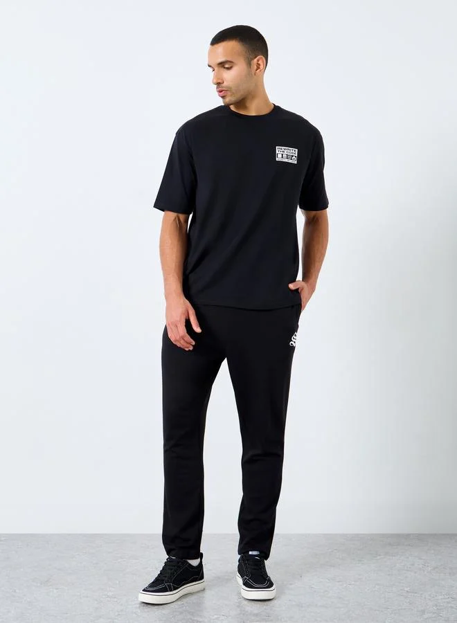 Styli Styli Men Black Straight Fit Joggers with Minimal Print