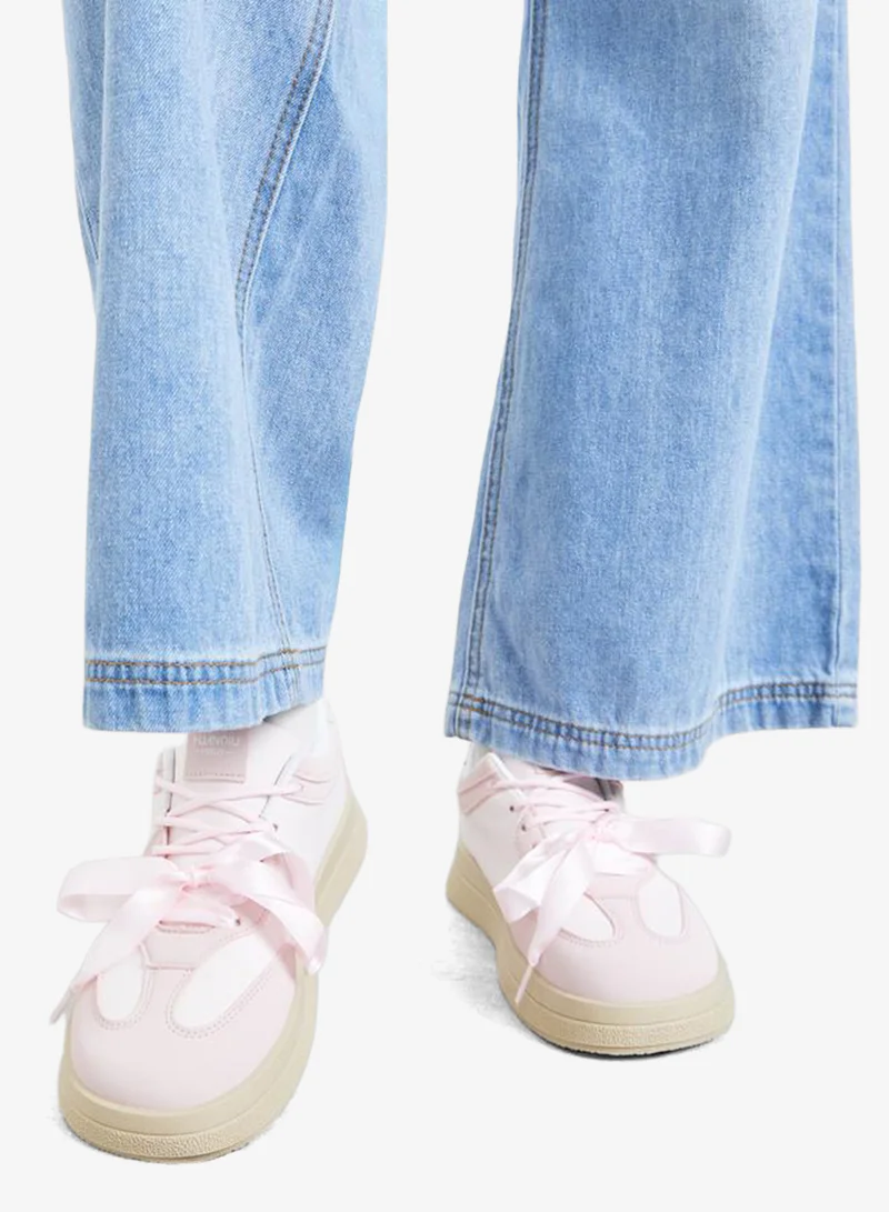 ستايلي اكتيف حذاء رياضي برباط مزين بفيونكة