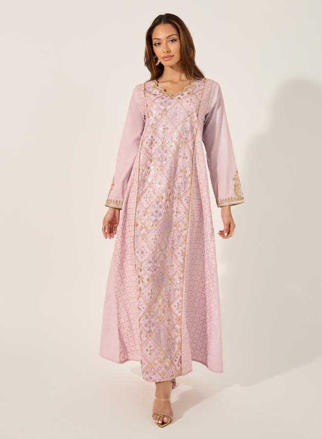 ستايلي جلابية مطرزة بتفاصيل دانتيل بتصميم - - Image 2