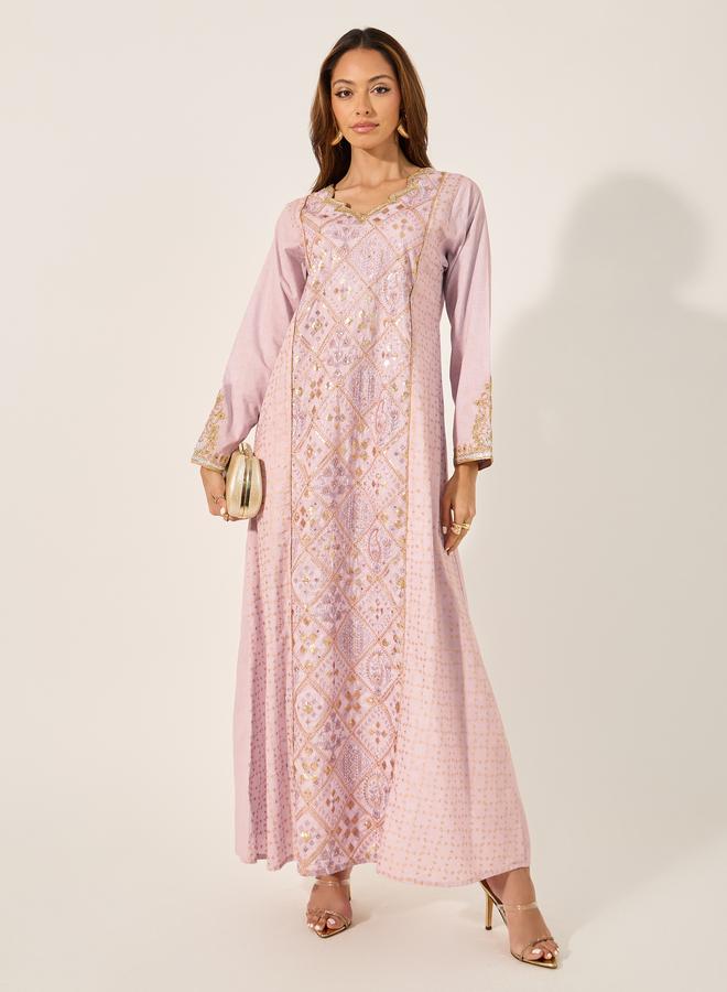 ستايلي جلابية مطرزة بتفاصيل دانتيل بتصميم - - Image 1