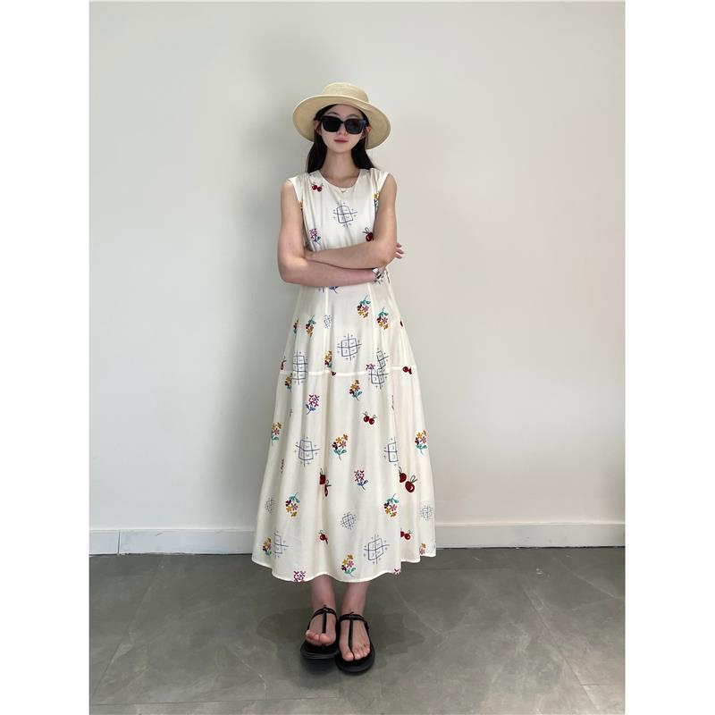 Elegant Cherry Print Sleeveless A-Line Dress - Image 4