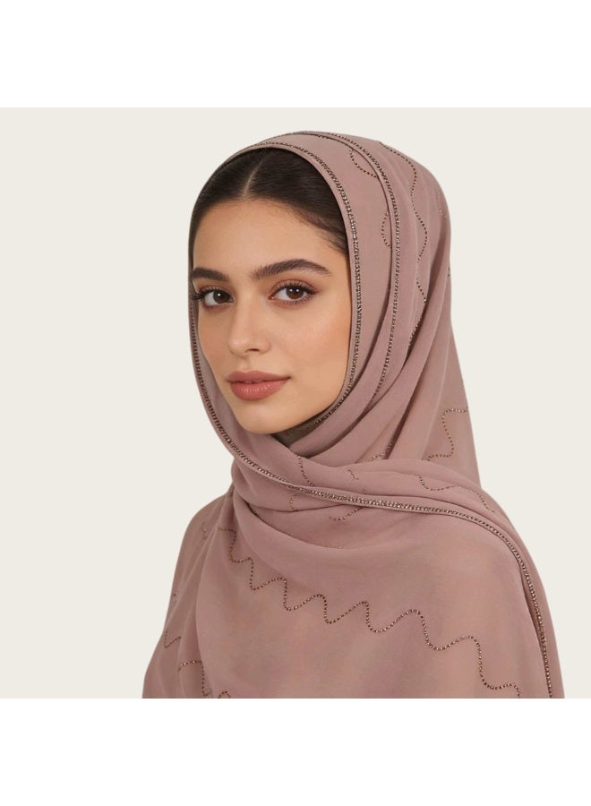 حجاب شيفون لؤلؤي بمزخرف خرز موجي | حجاب أنيق للنساء الشرق أوسطيات