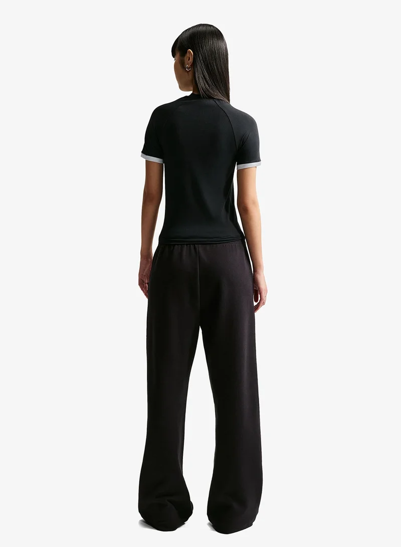 نايكي تيشيرت بشعار أساسي