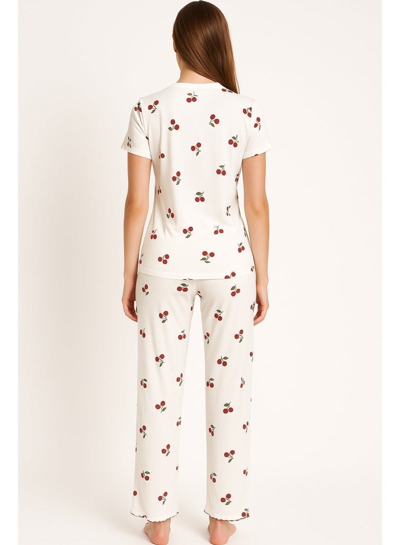 مانيكان بيجامة نسائية بطبعة مكونة من بلوزة بأكمام قصيرة وحواف من الدانتيل وبنطلون طويل - Image 4