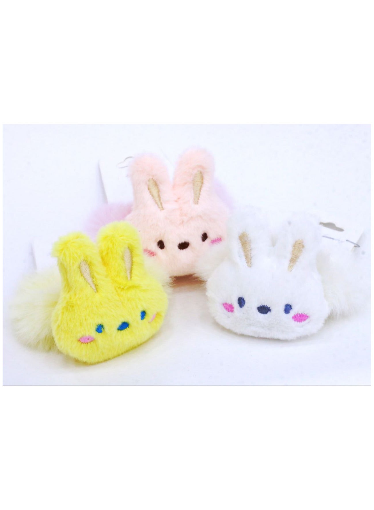 A cute pink fur bunny-shaped hair elastic, adding a warm and charming touch to your winter look!