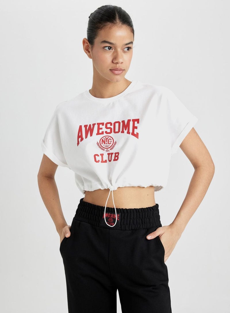 ديفاكتو تيشيرت قصير بأكمام قصيرة وياقة دائرية وشعار - Image 4