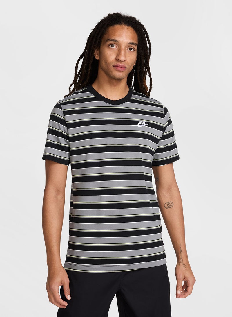 Nike Nsw Club Stripe T-Shirt - Image 1