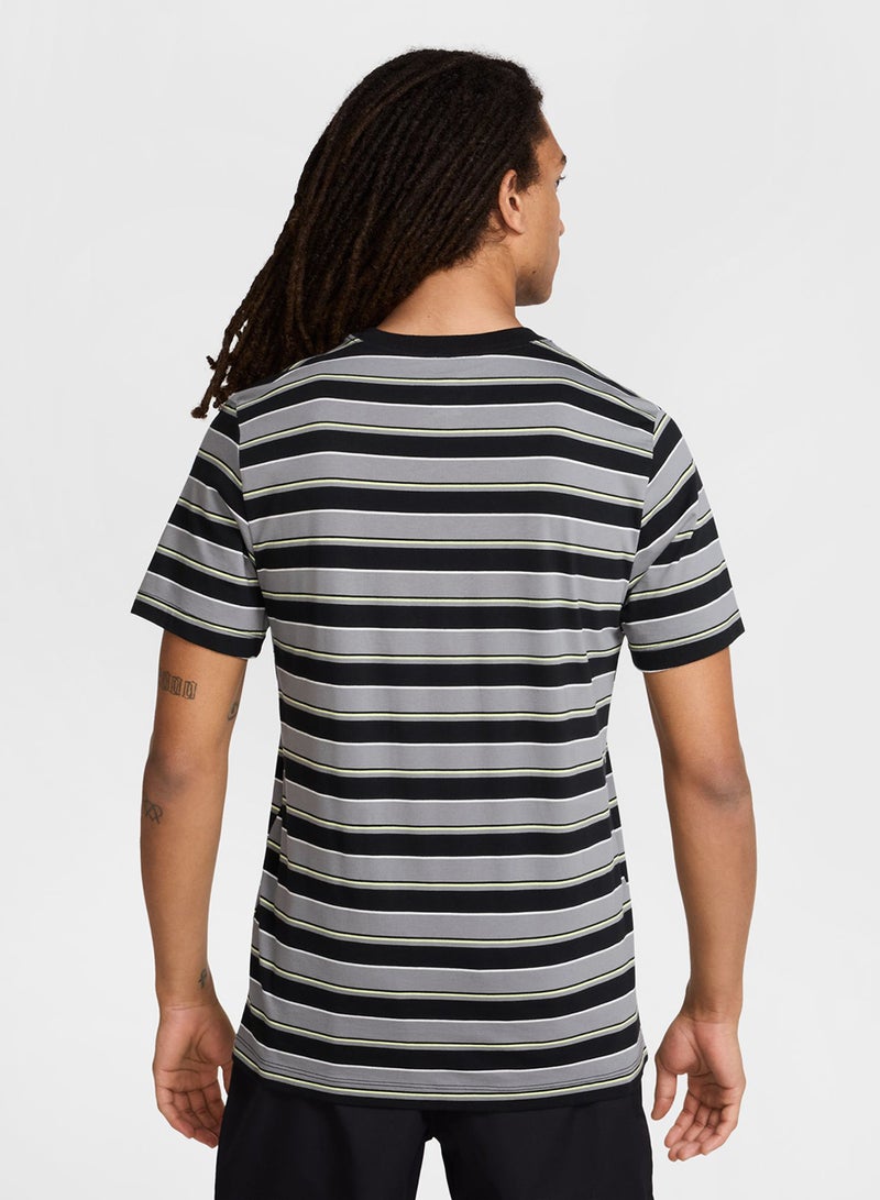 Nike Nsw Club Stripe T-Shirt - Image 2