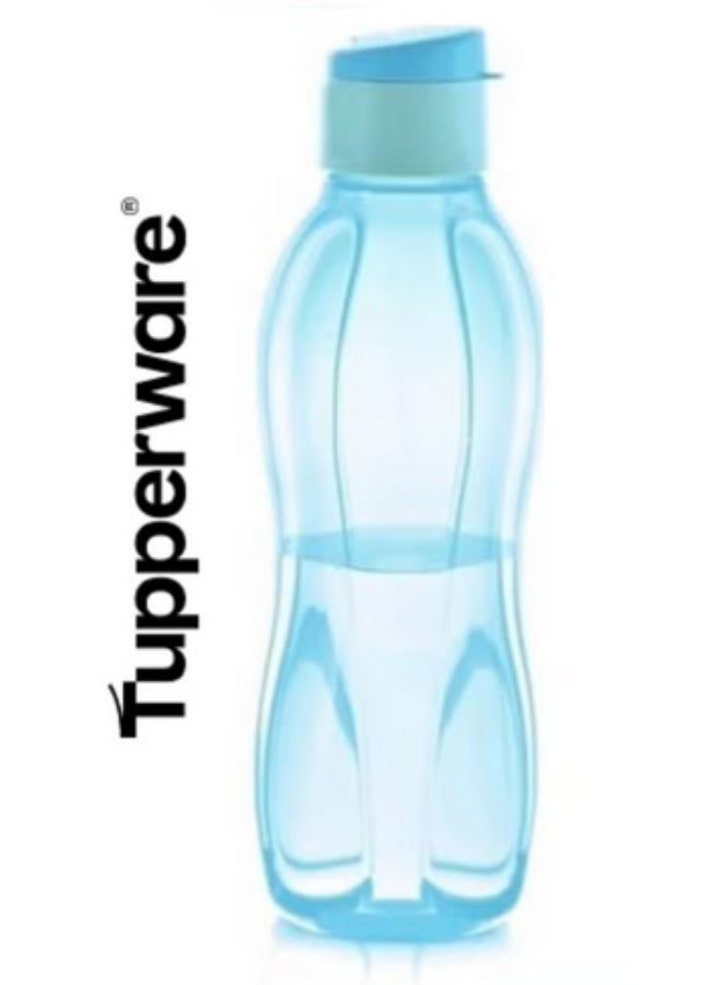 توبروير زجاجة مياه Tupperware الأصلية ذات الغطاء القابل للطي EDD سعة 1 لتر، عبوة من قطعتين - لون أحمر وأزرق - Image 3