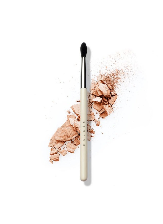 HALEYS - Crease Eyeshadow Brush Medium Fluffy Tapered Brush Soft Easy Blending Makeup Tool Seamless Multitasking Makeup Brush For Cream And Powder Highend Synthetic Bristles Vegan + Cf - Image 1