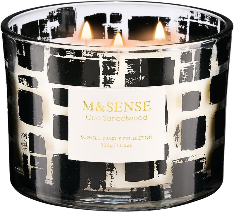 إم آند سينس شمعة M&SENSE برائحة العود وخشب السندل، وزنها 11.6 أونصة، مصنوعة من شمع الصويا الطبيعي غير السام، تحتوي على 3 فتائل، مدة احتراق تصل إلى 60 ساعة، هدية جميلة لتزيين المنزل أو للترحيب بالضيوف. - Image 1