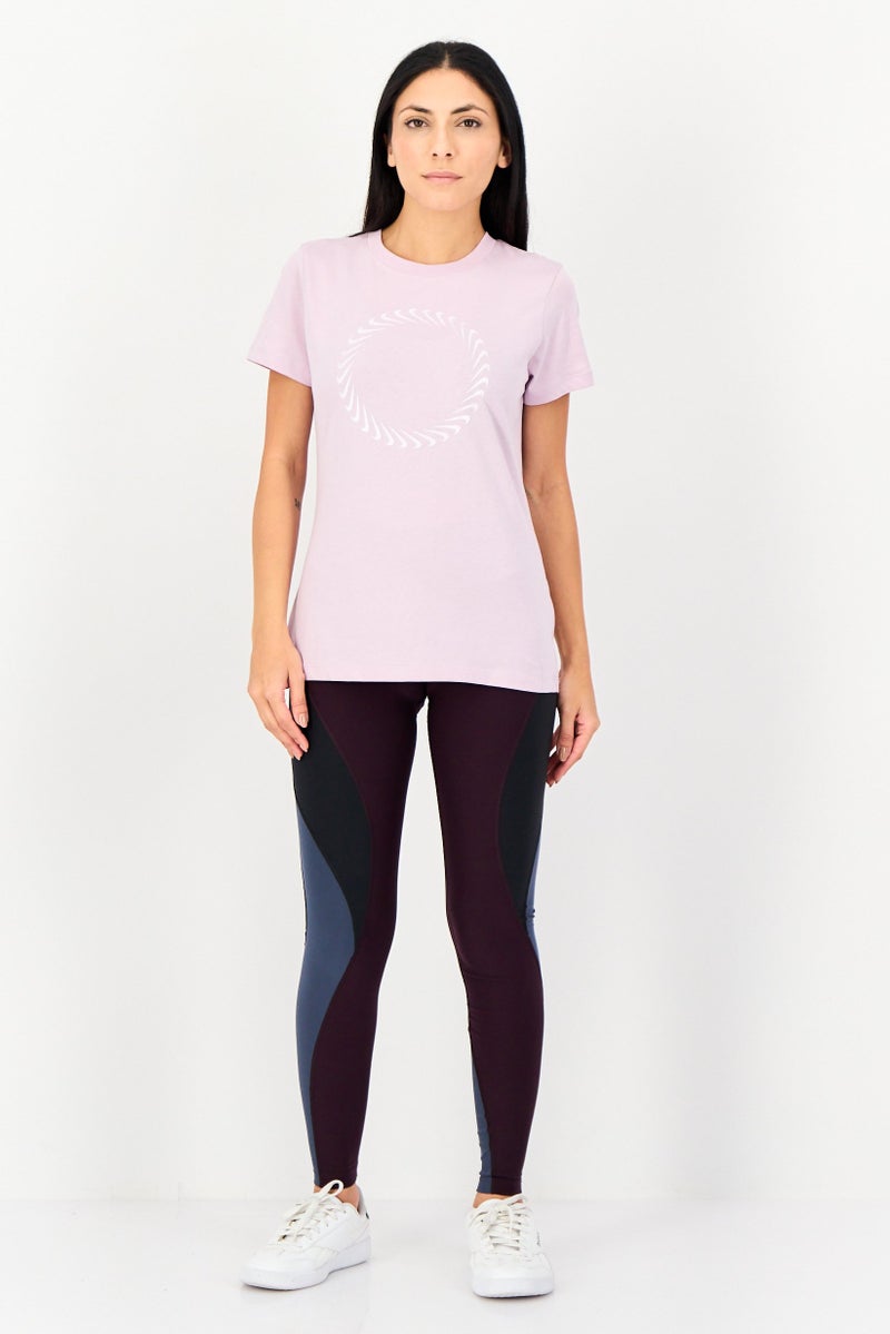 Nike تي شيرت نسائي بقصة قياسية بأكمام قصيرة للخارج، ليلك - Image 4