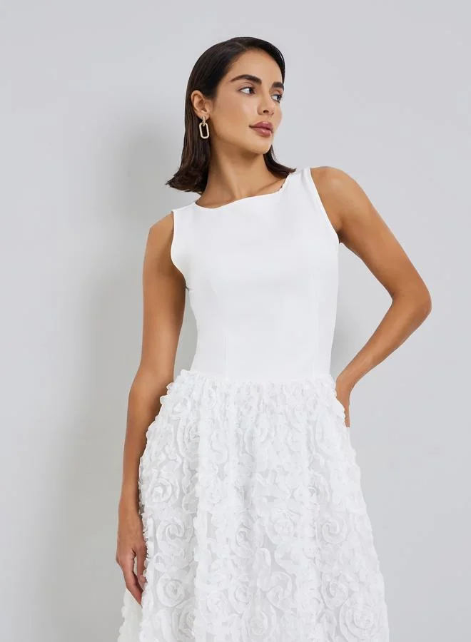 ستايلي فستان ميدي بلا أكمام بتفاصيل ورود