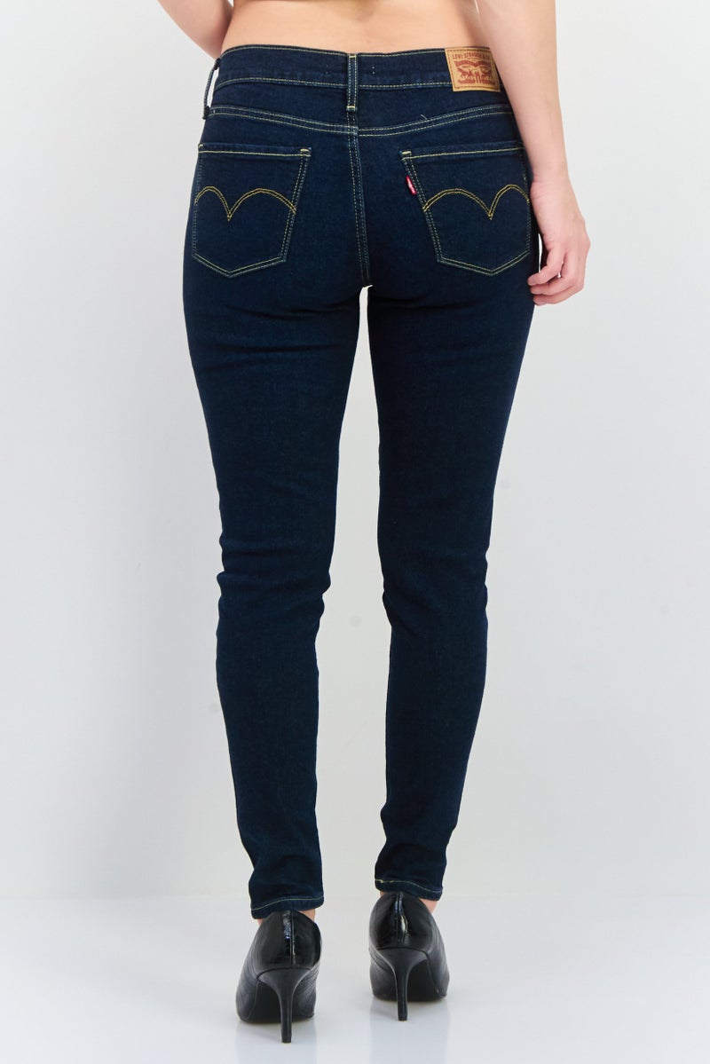 Levi's جينز نسائي ضيق بخصر متوسط مرن، أزرق داكن - Image 3