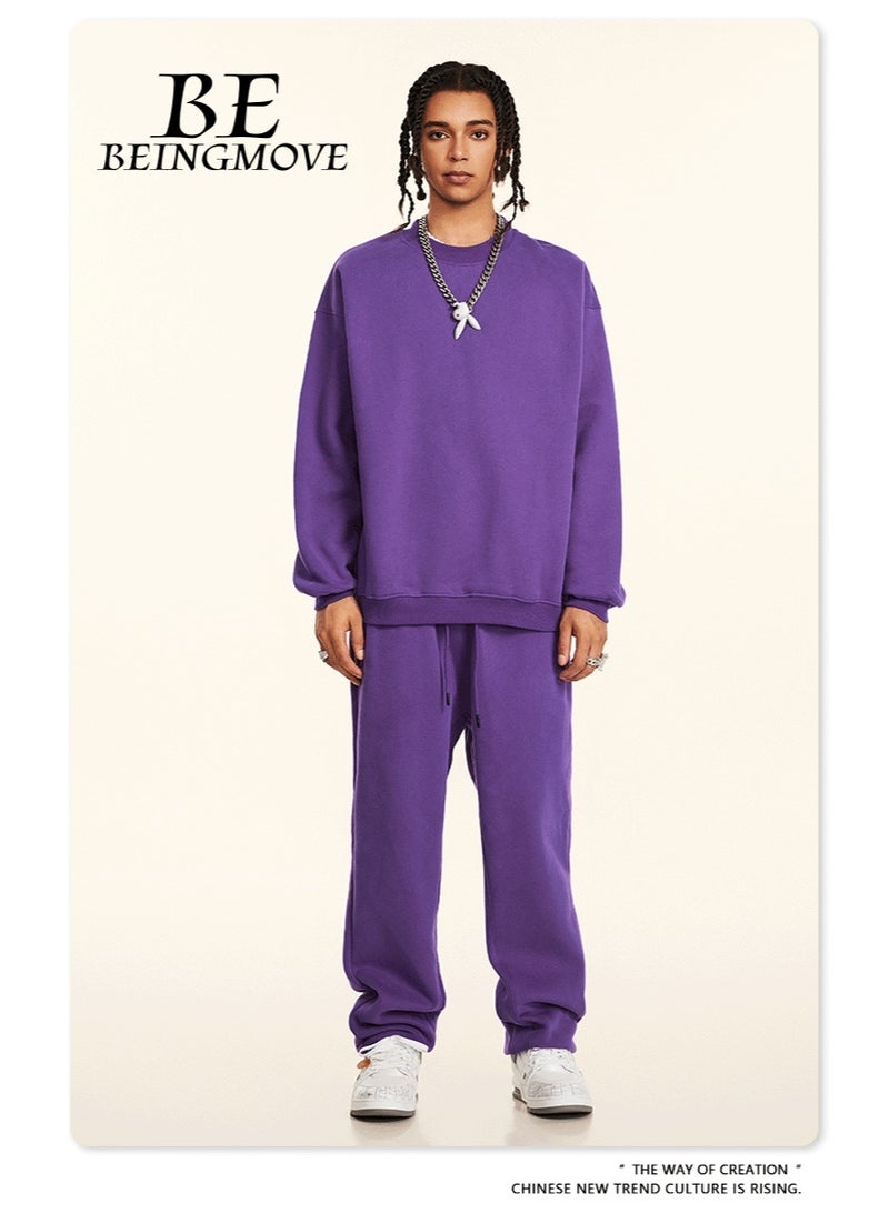 بى طقم هودي جديد من ماركة أمريكية عصرية، إصدار 2025، مكون من قطعتين: هودي بأكمام طويلة مبطن بالفرو، بياقة دائرية، وبنطال رياضي بقصة مستقيمة، مناسب للجنسين (بنفسجي). - Image 1
