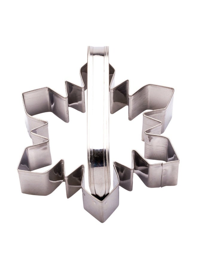 Restaurantware 4 x 3 Inch Snowflake Cookie Cutter, 1 Corrosion-Resistant Winter Cookie Cutter - With Handle, Dishwashable, Metal Christmas Ornament Cookie Cutter, For Desserts And Treats, - Image 1
