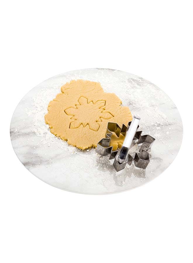 Restaurantware 4 x 3 Inch Snowflake Cookie Cutter, 1 Corrosion-Resistant Winter Cookie Cutter - With Handle, Dishwashable, Metal Christmas Ornament Cookie Cutter, For Desserts And Treats, - Image 4