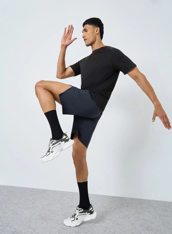 ستايلي اكتيف شورت رياضي للتدريب بطبعة مع شق