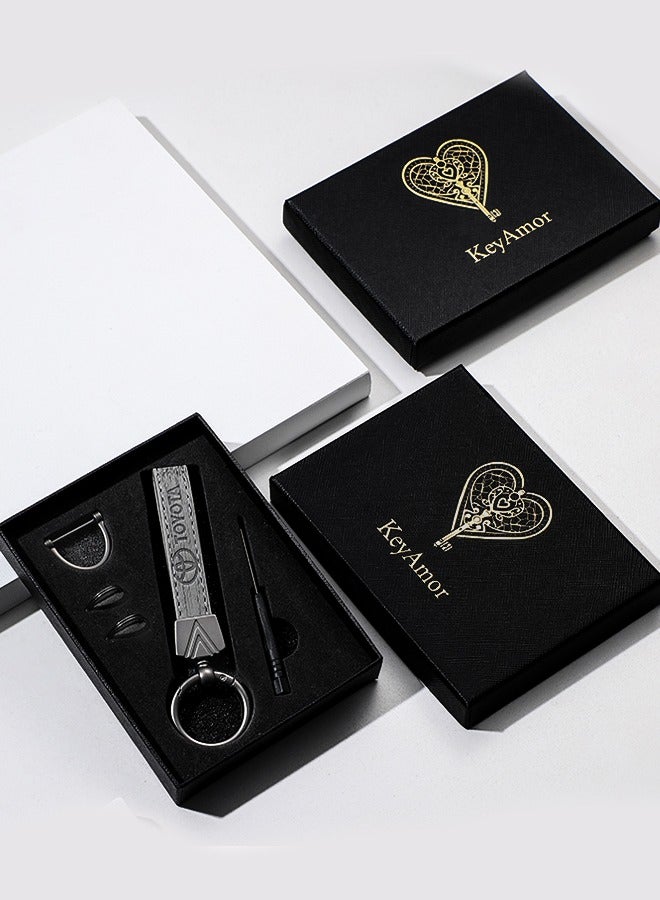 كيامور سلسلة مفاتيح أنيقة مصنوعة من المعدن والجلد للبالغين. سلسلة مفاتيح بشعار سيارة TOYOTA، سلسلة مفاتيح عصرية مع 3 حلقات مفاتيح، مثالية كهدية راقية أو كإكسسوار للسيارة. تتميز بلون رمادي أنيق وراقي، وتأتي مغلفة في علبة هدايا فاخرة. - Image 2