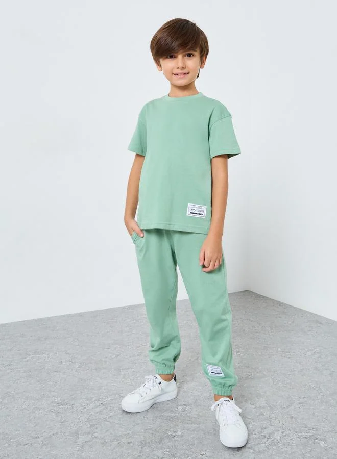 Styli Styli Boys Green Solid T-Shirt and Joggers Set