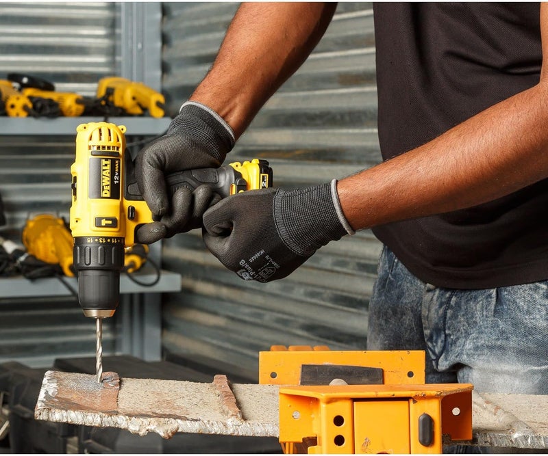 ديوالت مثقاب مطرقة صغير الحجم ١٢ فولت ١٠ مم مع بطارية إضافية، أصفر/أسود، DCD716D2-B5 - Image 5