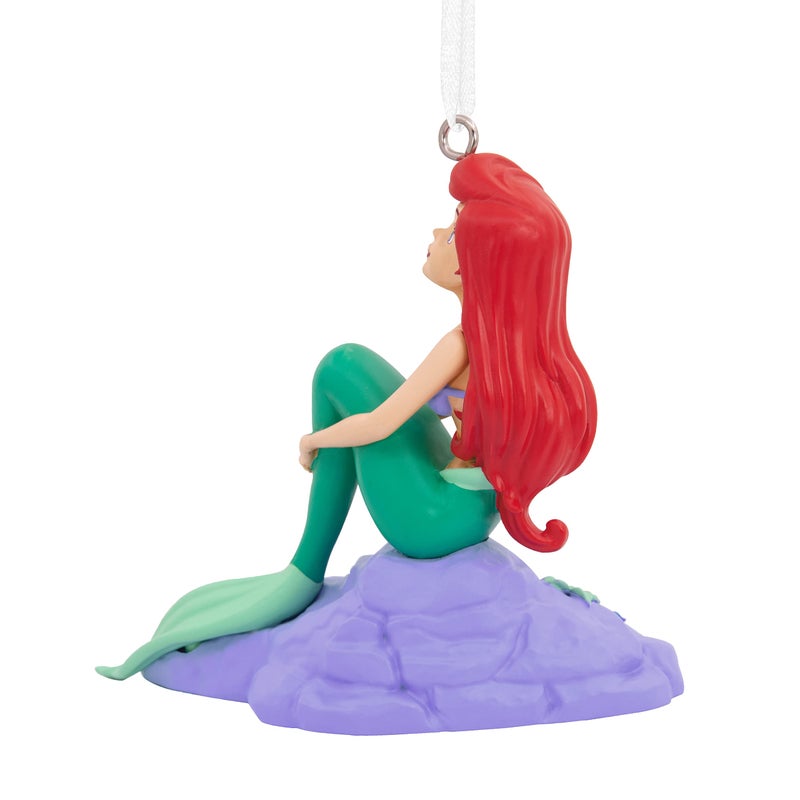 هولمارك ديزني The Little Mermaid Ariel على زخرفة عيد الميلاد راتنجات الصخور - Image 2