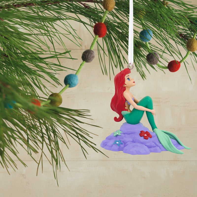 هولمارك ديزني The Little Mermaid Ariel على زخرفة عيد الميلاد راتنجات الصخور - Image 5