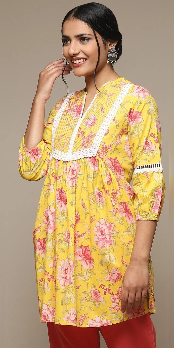 Women Yellow Cotton Printed Kurti