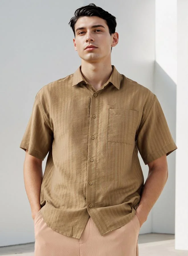 ايكونيك قميص مخطط بقصة مربعة وصدرية بجيوب