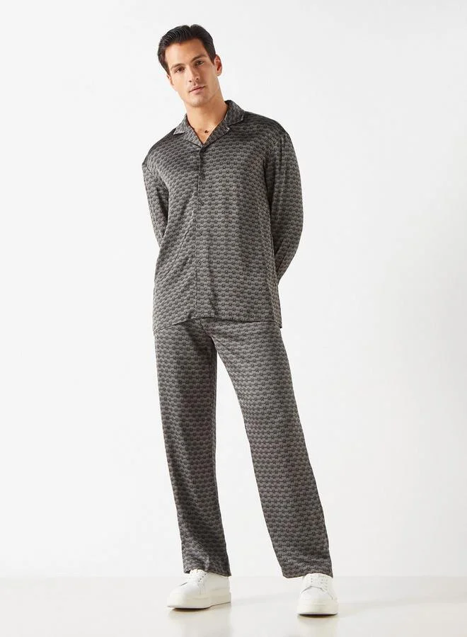 إمبيرور قميص بياقة كامب وأكمام طويلة وطبعات من إمبيرور